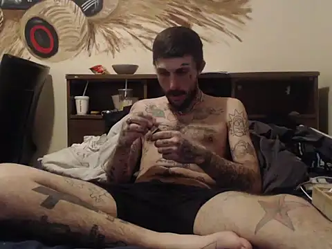 hungandtatted666 online show from December 27, 2024, 9:28 am