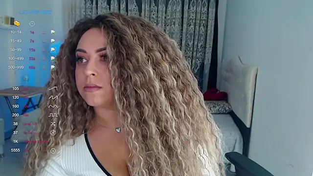 Snapshot of _Just_a_queen_3 chatting on December 2, 2025, 5:03 pm Just a queen 3 online show from December 2, 2025, 5:03 pm