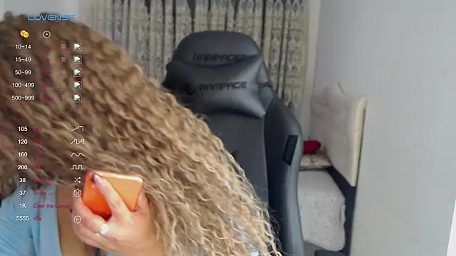 Snapshot of _Just_a_queen_3 chatting on November 25, 2025, 9:53 am Just a queen 3 online show from November 25, 2025, 9:53 am