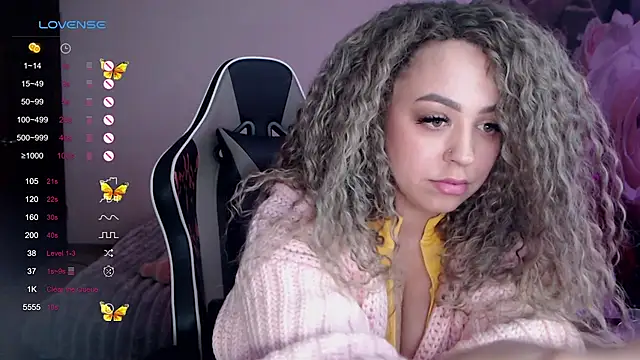 Snapshot of _Just_a_queen_3 chatting on February 15, 2025, 9:27 am Just a queen 3 online show from February 15, 2025, 9:27 am