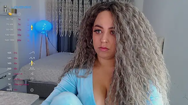 Snapshot of _Just_a_queen_3 chatting on November 12, 2025, 8:29 am Just a queen 3 online show from November 12, 2025, 8:29 am