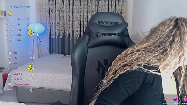 Snapshot of _Just_a_queen_3 chatting on November 20, 2025, 8:15 am Just a queen 3 online show from November 20, 2025, 8:15 am