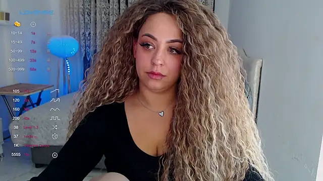 Snapshot of _Just_a_queen_3 chatting on December 4, 2025, 9:41 am Just a queen 3 online show from December 4, 2025, 9:41 am