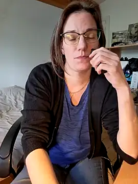 Snapshot of SpiceLea chatting on February 28, 2025, 12:31 pm SpiceLea online show from February 28, 2025, 12:31 pm