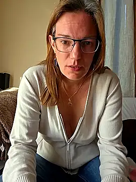 SpiceLea online show from April 8, 2026, 8:05 am