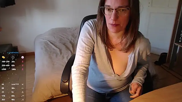 Snapshot of SpiceLea chatting on March 2, 2025, 1:53 pm SpiceLea online show from March 2, 2025, 1:53 pm