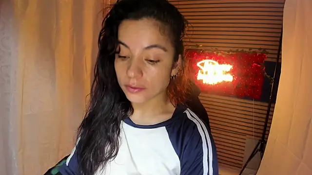 Snapshot of rosse_2504 chatting on November 16, 2025, 9:14 am rosse 2504 online show from November 16, 2025, 9:14 am