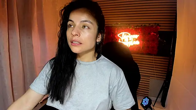 Snapshot of rosse_2504 chatting on October 21, 2025, 5:45 pm rosse 2504 online show from October 21, 2025, 5:45 pm