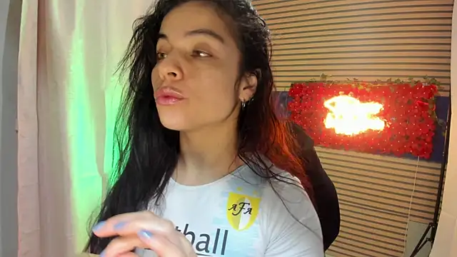 Snapshot of rosse_2504 chatting on December 3, 2025, 1:32 pm rosse 2504 online show from December 3, 2025, 1:32 pm