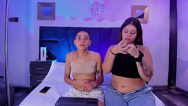 AndreaAndKarina online show from December 19, 2024, 5:18 am