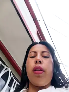 Snapshot of _andrea30 chatting on November 6, 2025, 11:14 am andrea30 online show from November 6, 2025, 11:14 am