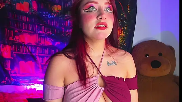 LailaCatt online show from December 14, 2025, 8:42 am