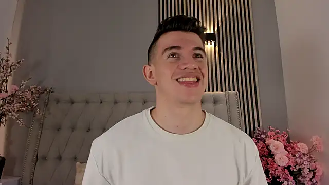 Snapshot of MikaelSlow chatting on December 1, 2025, 7:48 pm MikaelSlow online show from December 1, 2025, 7:48 pm