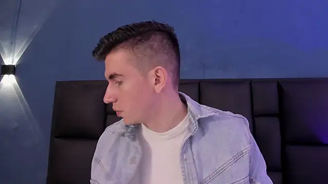 Snapshot of MikaelSlow chatting on November 20, 2025, 3:51 am MikaelSlow online show from November 20, 2025, 3:51 am