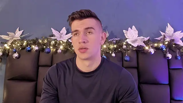 MikaelSlow online show from December 23, 2025, 3:28 am