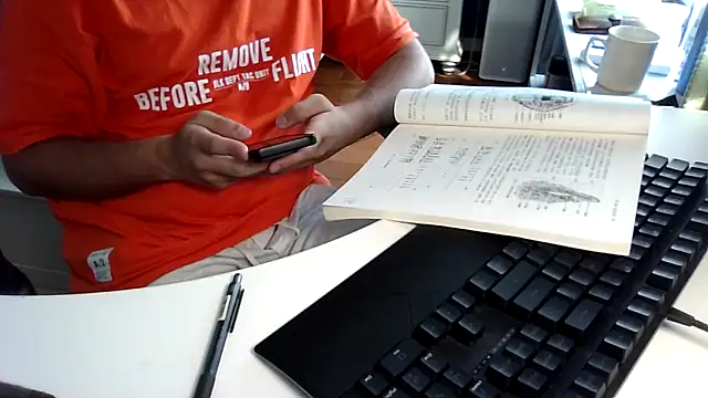 Snapshot of big-pig chatting on October 5, 2025, 4:47 am big-pig online show from October 5, 2025, 4:47 am