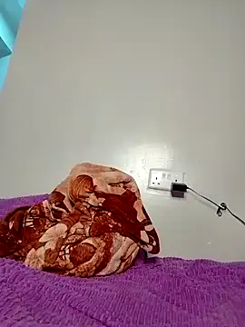 Snapshot of SquirtQueen222 chatting on December 22, 2024, 12:28 am SquirtQueen222 online show from December 22, 2024, 12:28 am