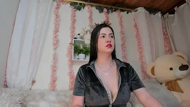 Idara and Edahi01 online show from February 11, 2026, 8:52 pm