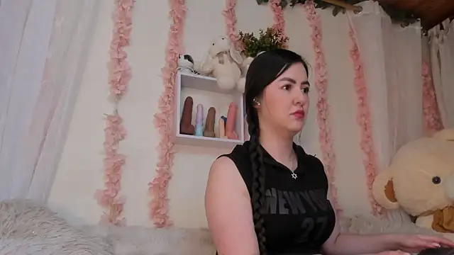 Idara and Edahi01 online show from March 19, 2026, 12:21 am