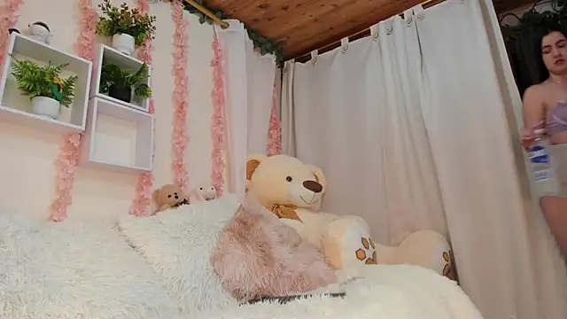 Snapshot of Idara_and_Edahi01 chatting on December 1, 2025, 11:16 pm Idara and Edahi01 online show from December 1, 2025, 11:16 pm