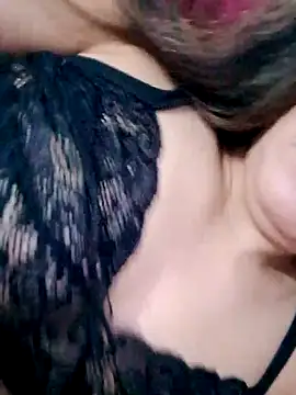 Snapshot of Fatina111 chatting on October 15, 2025, 10:18 pm Fatina111 online show from October 15, 2025, 10:18 pm