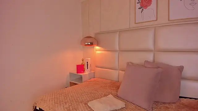 Aily Yozuko online show from December 19, 2025, 2:37 am