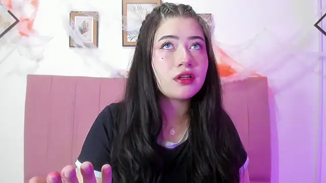 Snapshot of GENNESIS_LOVE chatting on October 29, 2025, 3:27 am GENNESIS LOVE online show from October 29, 2025, 3:27 am