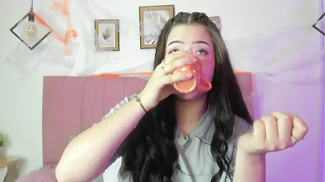 Snapshot of GENNESIS_LOVE chatting on October 28, 2025, 3:07 am GENNESIS LOVE online show from October 28, 2025, 3:07 am