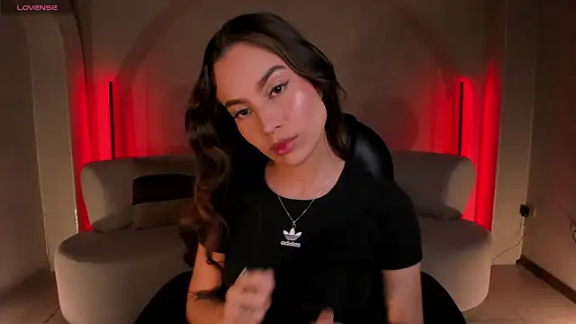 Snapshot of MarianneLane chatting on December 15, 2025, 9:42 pm MarianneLane online show from December 15, 2025, 9:42 pm