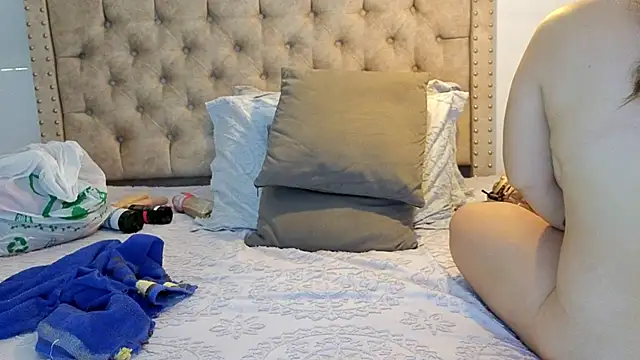 Anya Texas online show from February 12, 2026, 9:14 pm