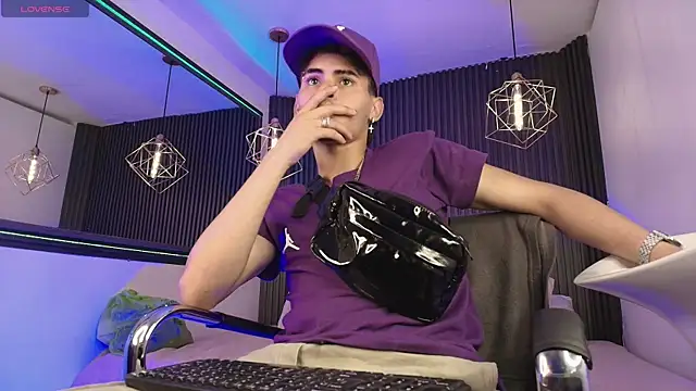  white fox 1 online show from September 17, 2025, 11:29 pm