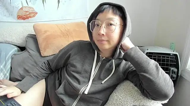 Snapshot of luxgray chatting on December 15, 2025, 8:14 pm luxgray online show from December 15, 2025, 8:14 pm