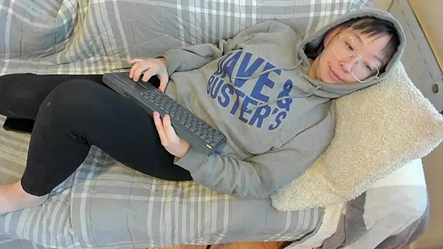 Snapshot of luxgray chatting on October 17, 2025, 9:49 pm luxgray online show from October 17, 2025, 9:49 pm