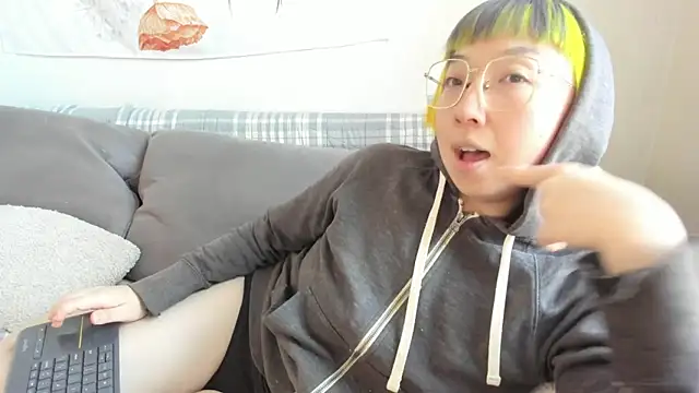 Snapshot of luxgray chatting on February 13, 2026, 8:09 pm luxgray online show from February 13, 2026, 8:09 pm