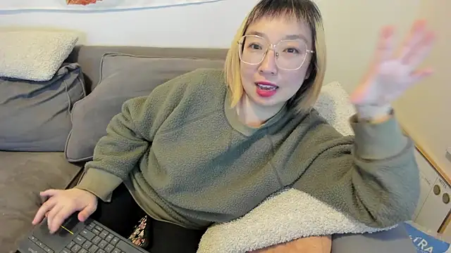 Snapshot of luxgray chatting on March 7, 2025, 11:05 pm luxgray online show from March 7, 2025, 11:05 pm