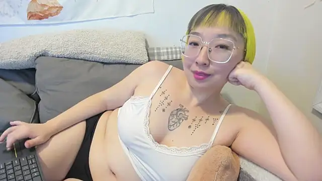 Snapshot of luxgray chatting on February 14, 2026, 11:16 pm luxgray online show from February 14, 2026, 11:16 pm