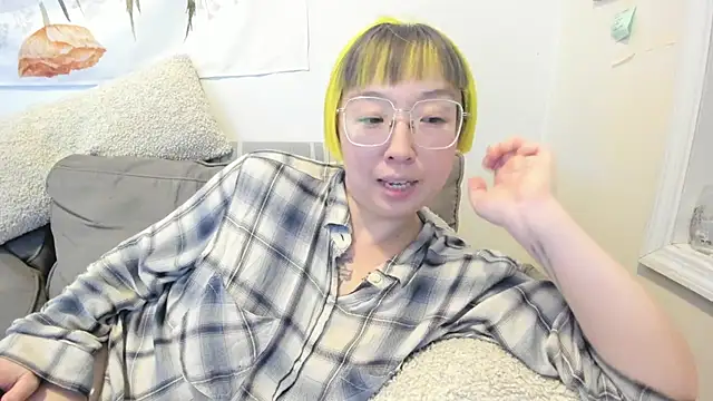 Snapshot of luxgray chatting on February 23, 2026, 11:27 pm luxgray online show from February 23, 2026, 11:27 pm