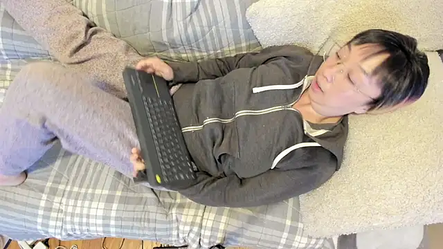 Snapshot of luxgray chatting on October 16, 2025, 1:03 am luxgray online show from October 16, 2025, 1:03 am