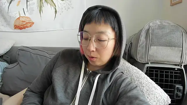 Snapshot of luxgray chatting on December 21, 2025, 5:47 pm luxgray online show from December 21, 2025, 5:47 pm