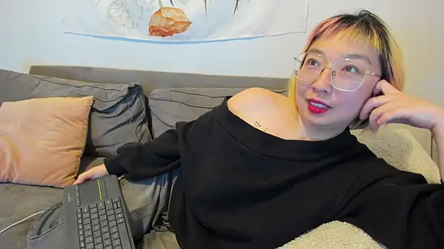 Snapshot of luxgray chatting on January 18, 2025, 3:20 am luxgray online show from January 18, 2025, 3:20 am