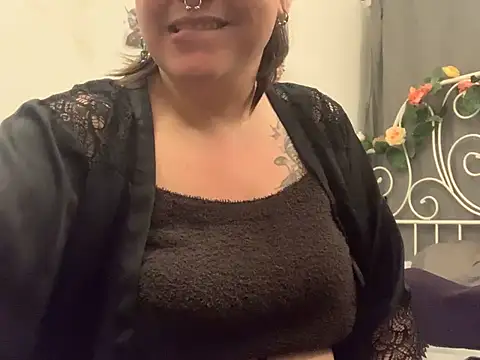 Snapshot of BuziCycki chatting on January 13, 2025, 4:08 pm BuziCycki online show from January 13, 2025, 4:08 pm