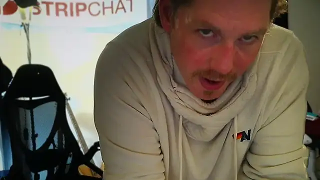 Snapshot of Rock_Pierce chatting on July 24, 2026, 2:24 pm Rock Pierce online show from July 24, 2026, 2:24 pm