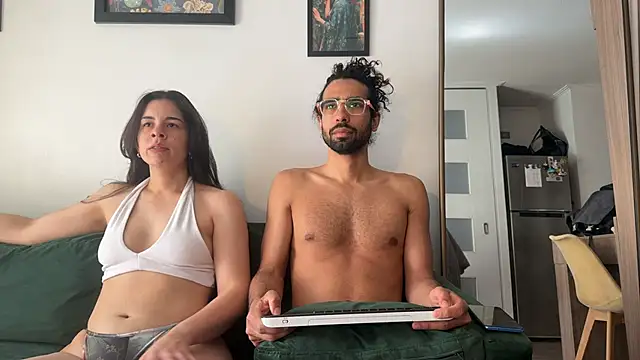 Snapshot of Redfloweer1 chatting on October 22, 2025, 1:21 pm Redfloweer1 online show from October 22, 2025, 1:21 pm