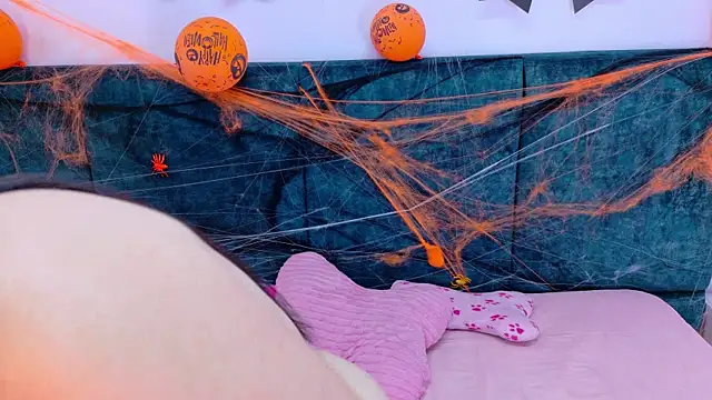 Snapshot of AgathaLynx chatting on November 2, 2025, 12:32 pm AgathaLynx online show from November 2, 2025, 12:32 pm