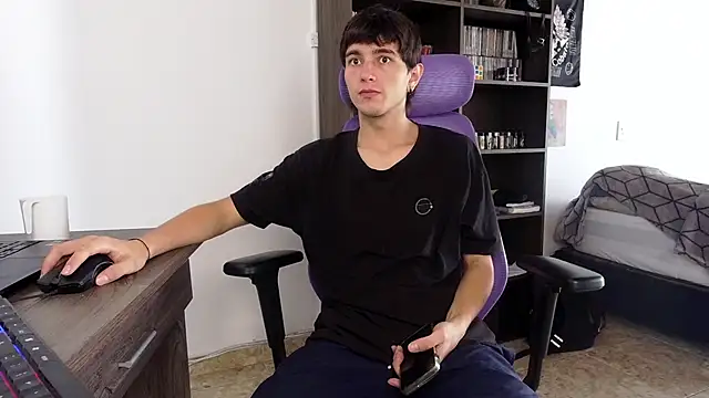 alex connorr online show from October 3, 2025, 3:13 pm