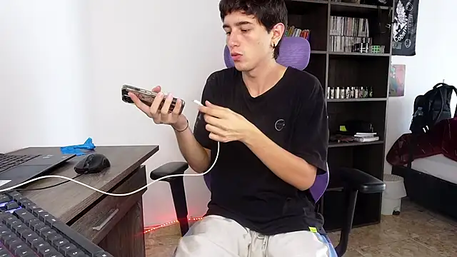 alex connorr online show from September 27, 2025, 4:02 pm