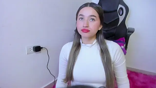 Snapshot of Sophie_spencer1 chatting on December 17, 2025, 2:38 am Sophie spencer1 online show from December 17, 2025, 2:38 am