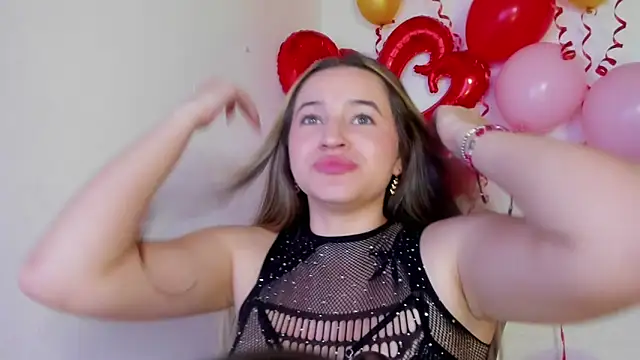 Snapshot of Sophie_spencer1 chatting on February 20, 2026, 6:19 am Sophie spencer1 online show from February 20, 2026, 6:19 am