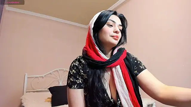 Snapshot of _cleopattra_ chatting on January 3, 2025, 6:35 pm  cleopattra  online show from January 3, 2025, 6:35 pm