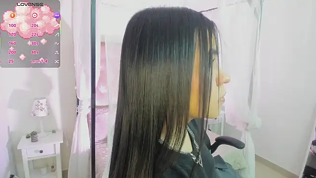 Snapshot of Hanna__Becker_ chatting on November 21, 2025, 4:00 am Hanna Becker online show from November 21, 2025, 4:00 am